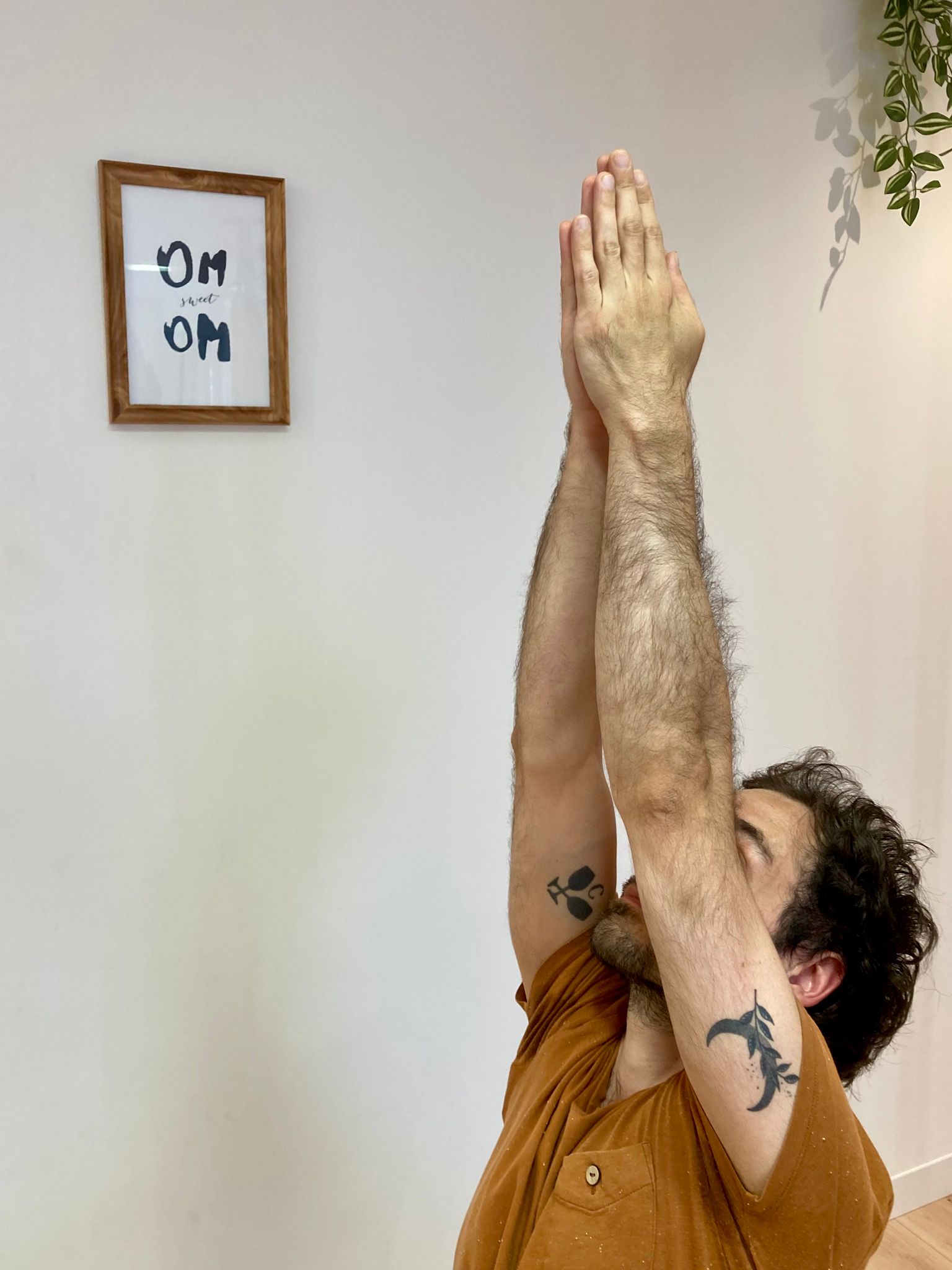 Mudra des mains posture Virabadrasana